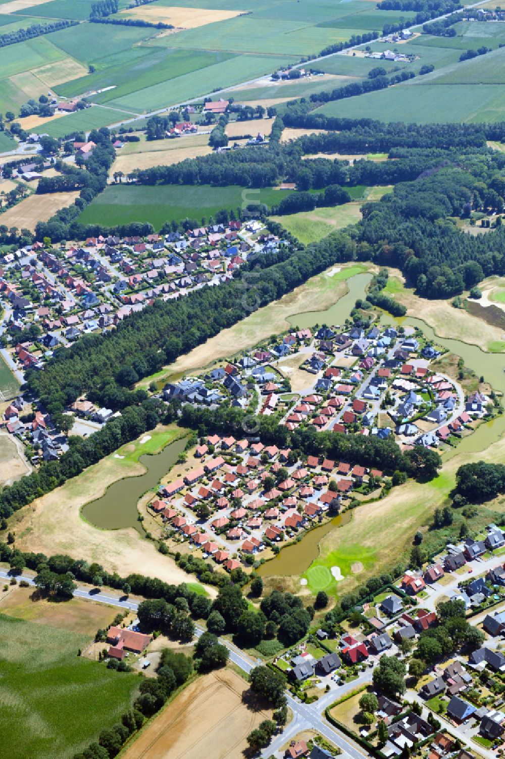 Aerial photograph Haren (Ems) - Holiday house plant of the park Ferienzentrum Schloss Dankern on Dankernsee in the district Dankern in Haren (Ems) in the state Lower Saxony, Germany