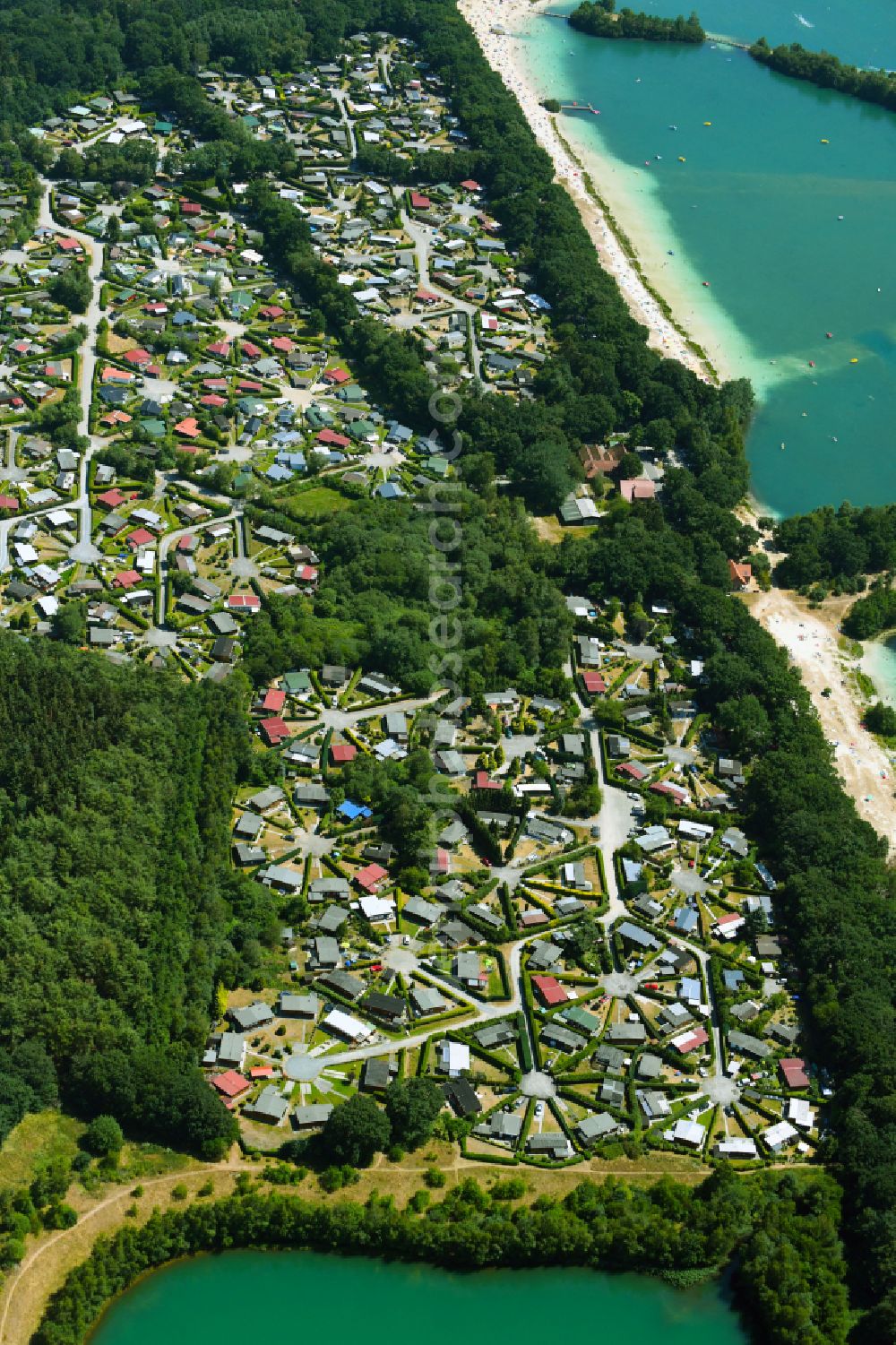 Aerial photograph Haren (Ems) - Holiday house plant of the park Ferienzentrum Schloss Dankern on Dankernsee in the district Dankern in Haren (Ems) in the state Lower Saxony, Germany