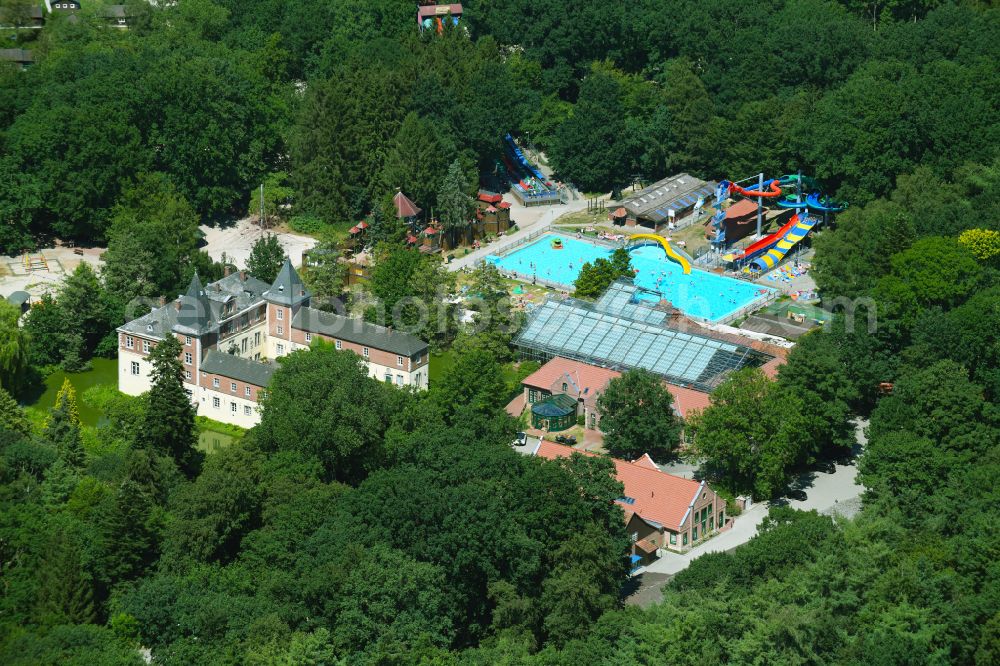 Aerial photograph Haren (Ems) - Holiday house plant of the park Ferienzentrum Schloss Dankern on Dankernsee in the district Dankern in Haren (Ems) in the state Lower Saxony, Germany