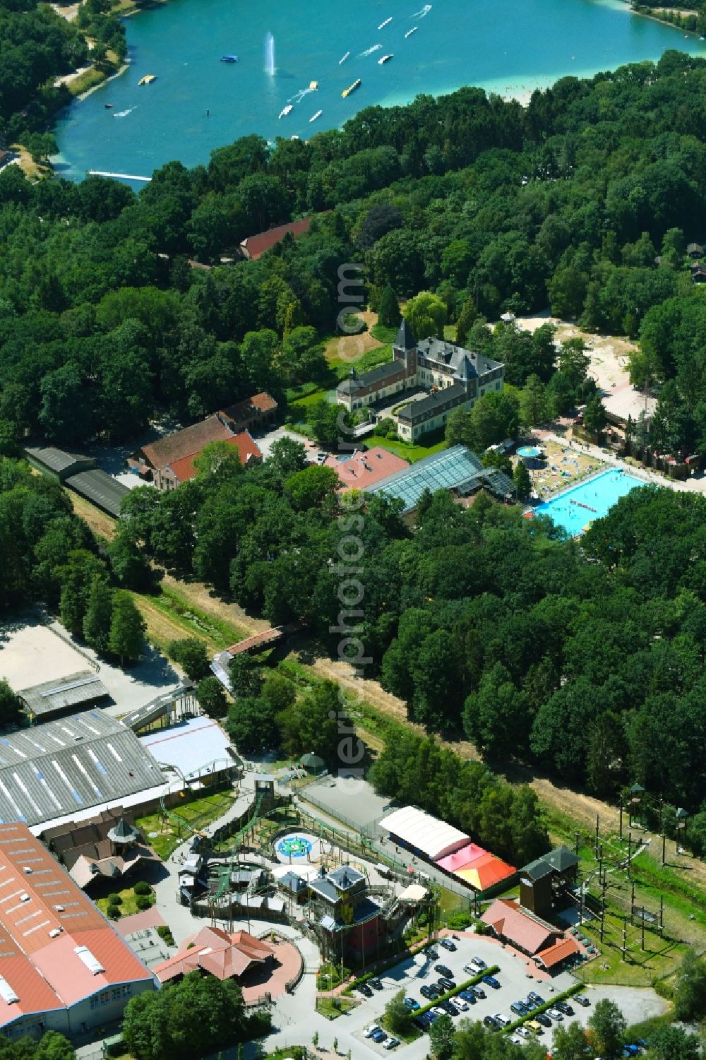 Haren (Ems) from above - Holiday house plant of the park Ferienzentrum Schloss Dankern on Dankernsee in the district Dankern in Haren (Ems) in the state Lower Saxony, Germany