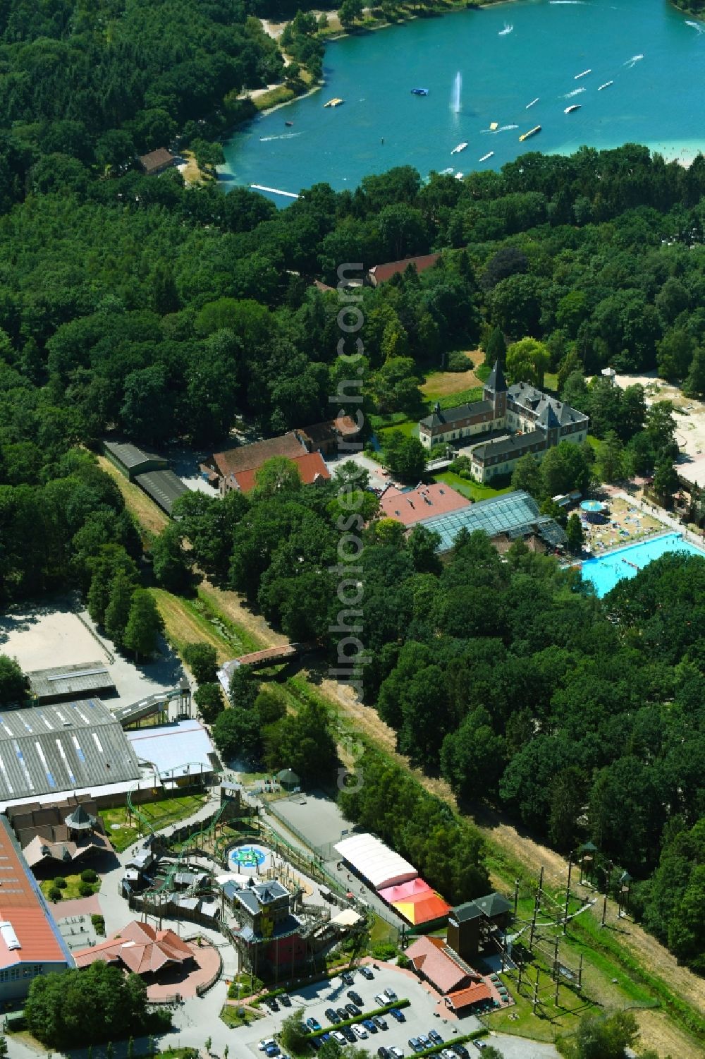 Haren (Ems) from the bird's eye view: Holiday house plant of the park Ferienzentrum Schloss Dankern on Dankernsee in the district Dankern in Haren (Ems) in the state Lower Saxony, Germany