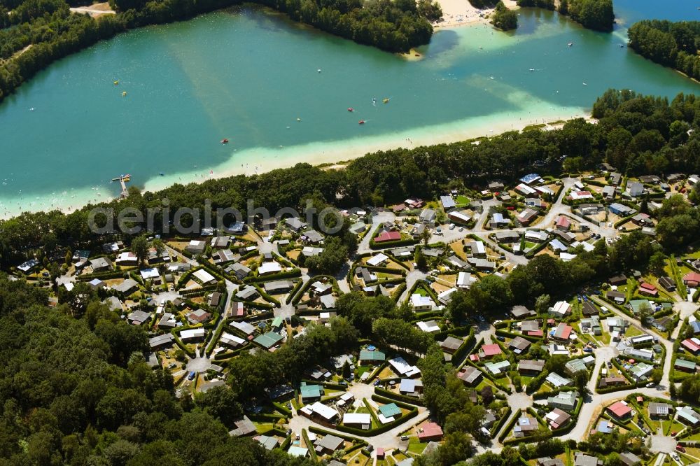 Aerial photograph Haren (Ems) - Holiday house plant of the park Ferienzentrum Schloss Dankern on Dankernsee in the district Dankern in Haren (Ems) in the state Lower Saxony, Germany