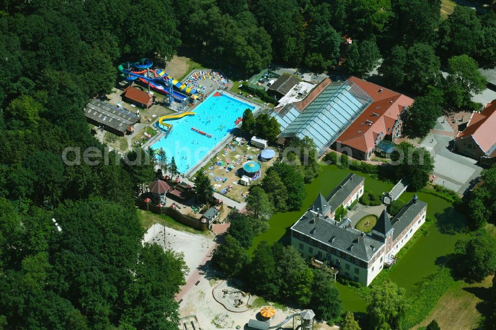 Aerial image Haren (Ems) - Holiday house plant of the park Ferienzentrum Schloss Dankern on Dankernsee in the district Dankern in Haren (Ems) in the state Lower Saxony, Germany