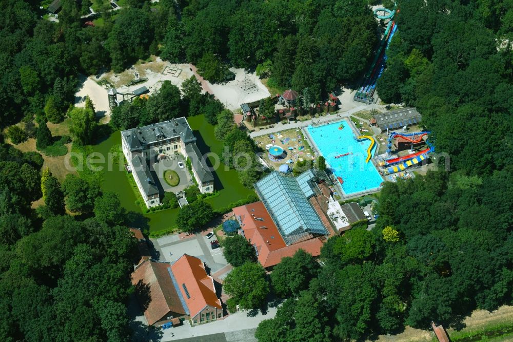 Haren (Ems) from the bird's eye view: Holiday house plant of the park Ferienzentrum Schloss Dankern on Dankernsee in the district Dankern in Haren (Ems) in the state Lower Saxony, Germany