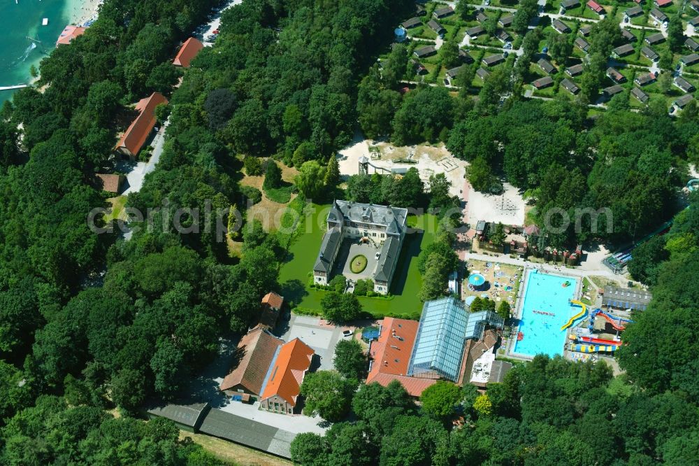 Aerial image Haren (Ems) - Holiday house plant of the park Ferienzentrum Schloss Dankern on Dankernsee in the district Dankern in Haren (Ems) in the state Lower Saxony, Germany