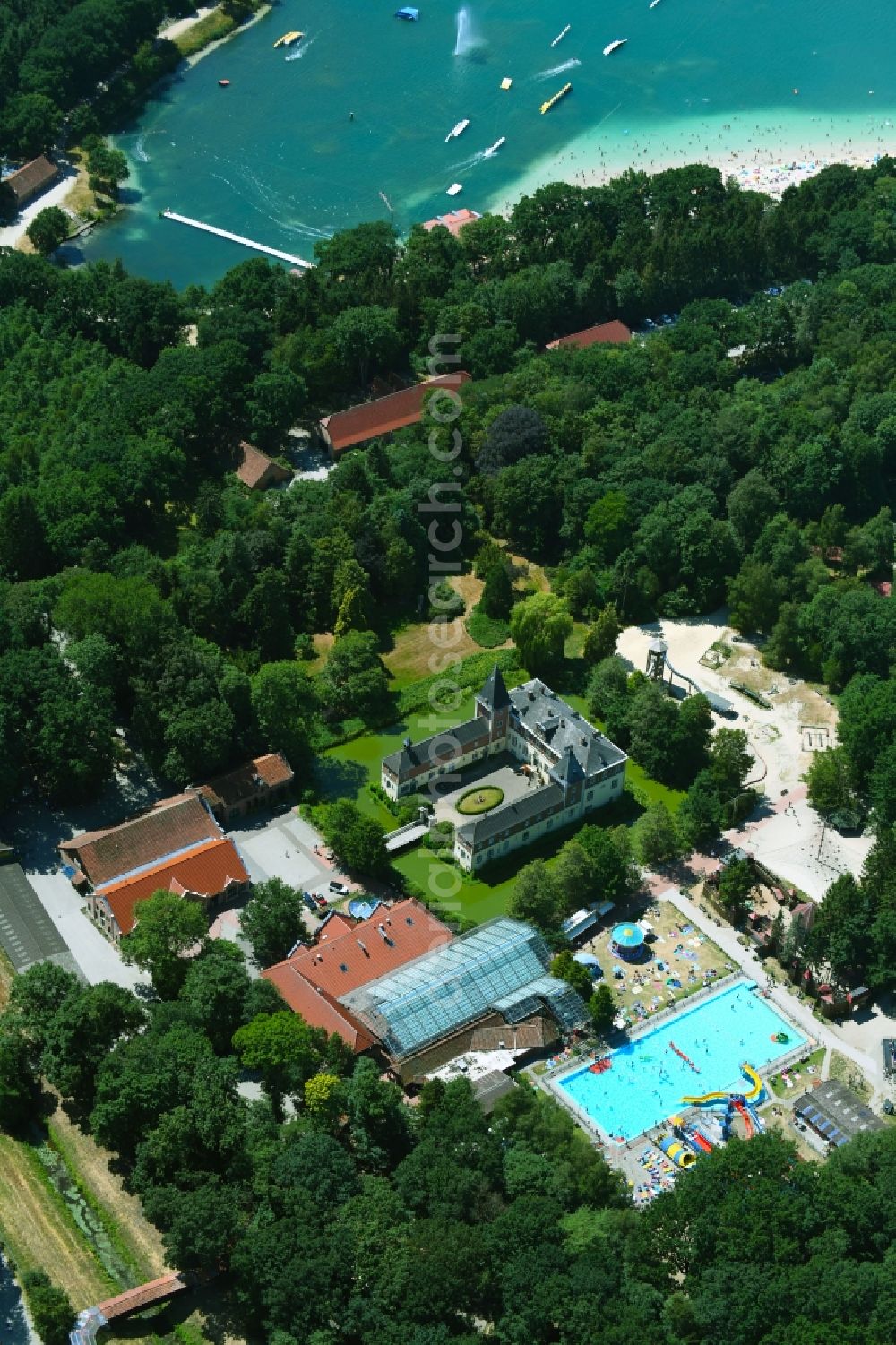 Haren (Ems) from above - Holiday house plant of the park Ferienzentrum Schloss Dankern on Dankernsee in the district Dankern in Haren (Ems) in the state Lower Saxony, Germany