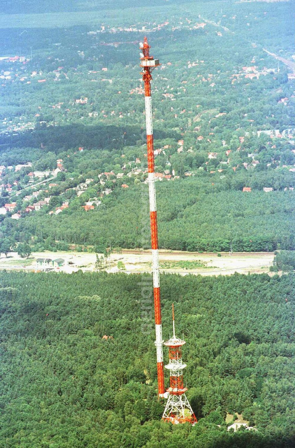 Berlin - Frohnau from the bird's eye view: Fernmeldetürme am Jägerstieg in Berlin Frohnau