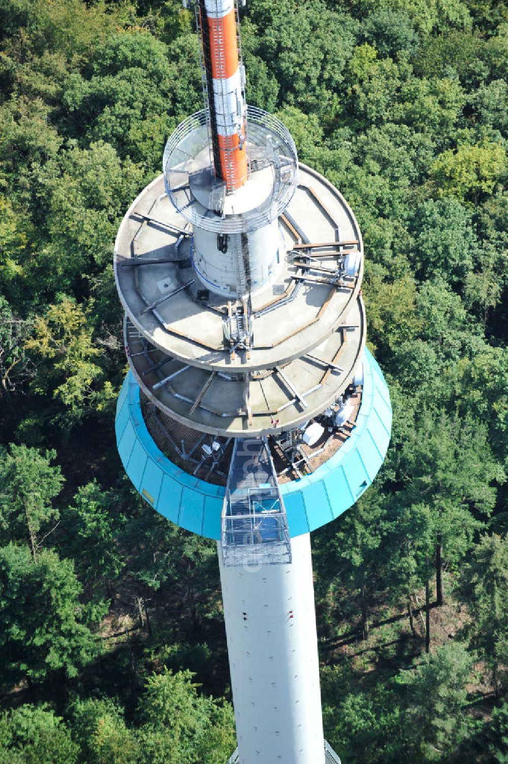 Aerial image EßWEILER - Blick auf den Fernmeldeturm Bornberg auf dem Bornberg bei Eßweiler im Nordpfälzer Bergland in Rheinland-Pfalz. Der Sender ist 151 Meter hoch und wurde als Fernmeldeturm der Deutschen Telekom erbaut. View the telecommunications tower Bornberg in Rhineland-Palatinate. The station is 151 meters high and was built as a telecommunication tower of Deutsche Telekom.