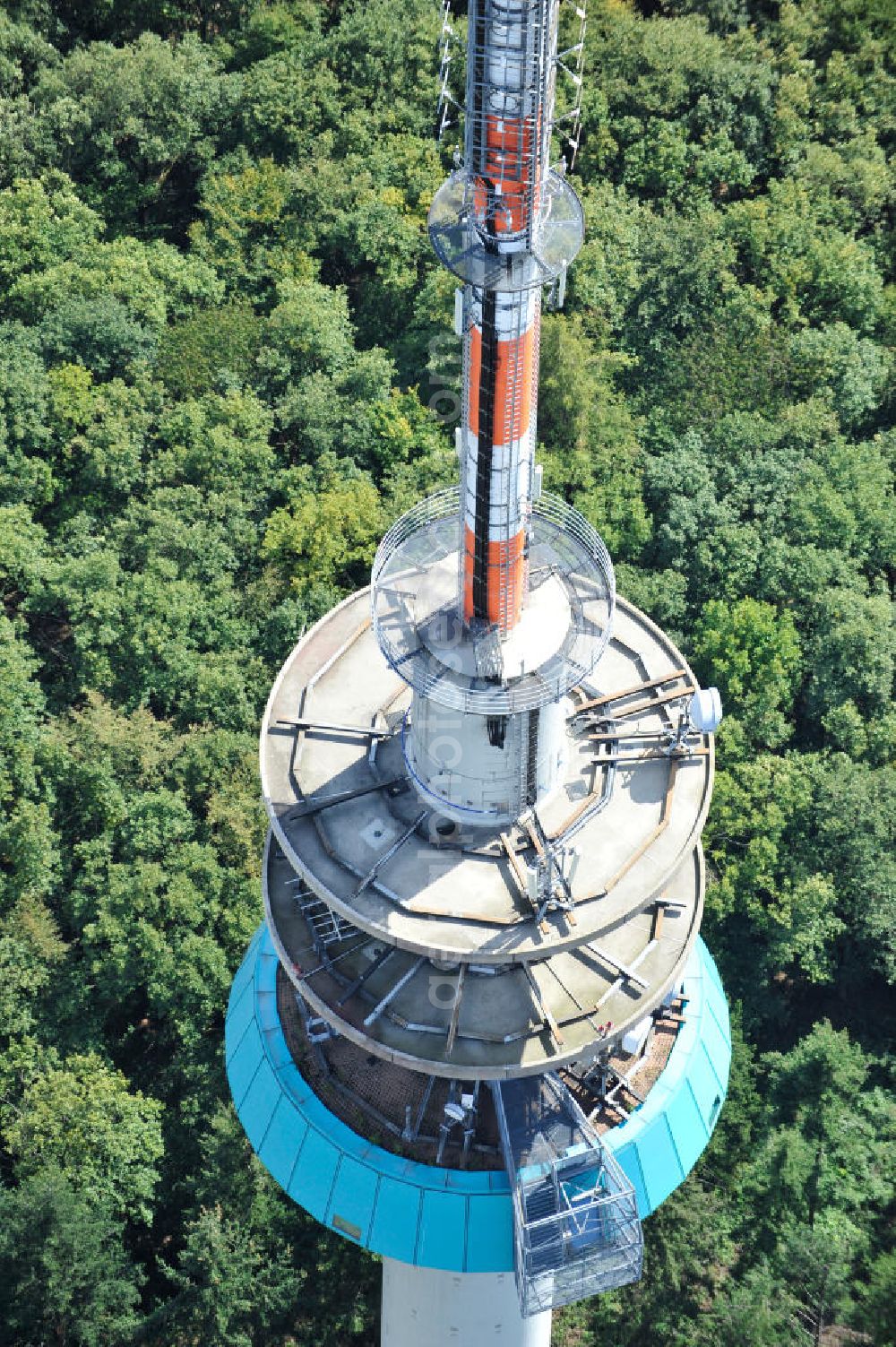 Aerial photograph EßWEILER - Blick auf den Fernmeldeturm Bornberg auf dem Bornberg bei Eßweiler im Nordpfälzer Bergland in Rheinland-Pfalz. Der Sender ist 151 Meter hoch und wurde als Fernmeldeturm der Deutschen Telekom erbaut. View the telecommunications tower Bornberg in Rhineland-Palatinate. The station is 151 meters high and was built as a telecommunication tower of Deutsche Telekom.