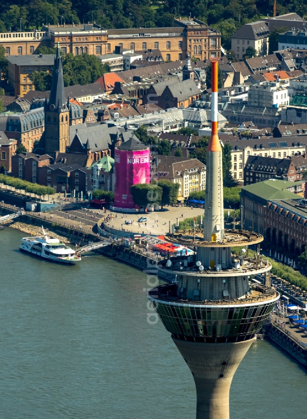 Düsseldorf from the bird's eye view: Television Tower Duesseldorf Dusseldorf on the banks of the Rhine in Dusseldorf in North Rhine-Westphalia