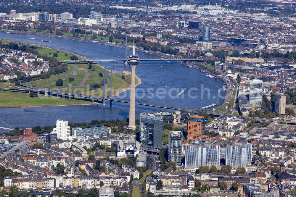 Aerial photograph Düsseldorf - Telecommunications tower structure and television tower Duesseldorf on the banks of the Rhine in Duesseldorf in the federal state of North Rhine-Westphalia