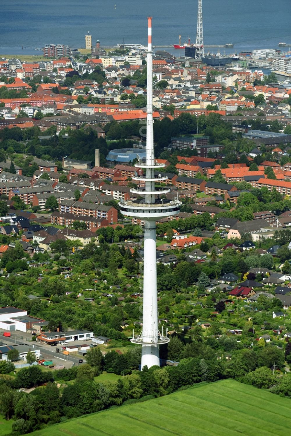 Cuxhaven from the bird's eye view: Television Tower Friedrich-Clemens-Gerke-Turm in the district Sueder- und Westerwisch in Cuxhaven in the state Lower Saxony, Germany