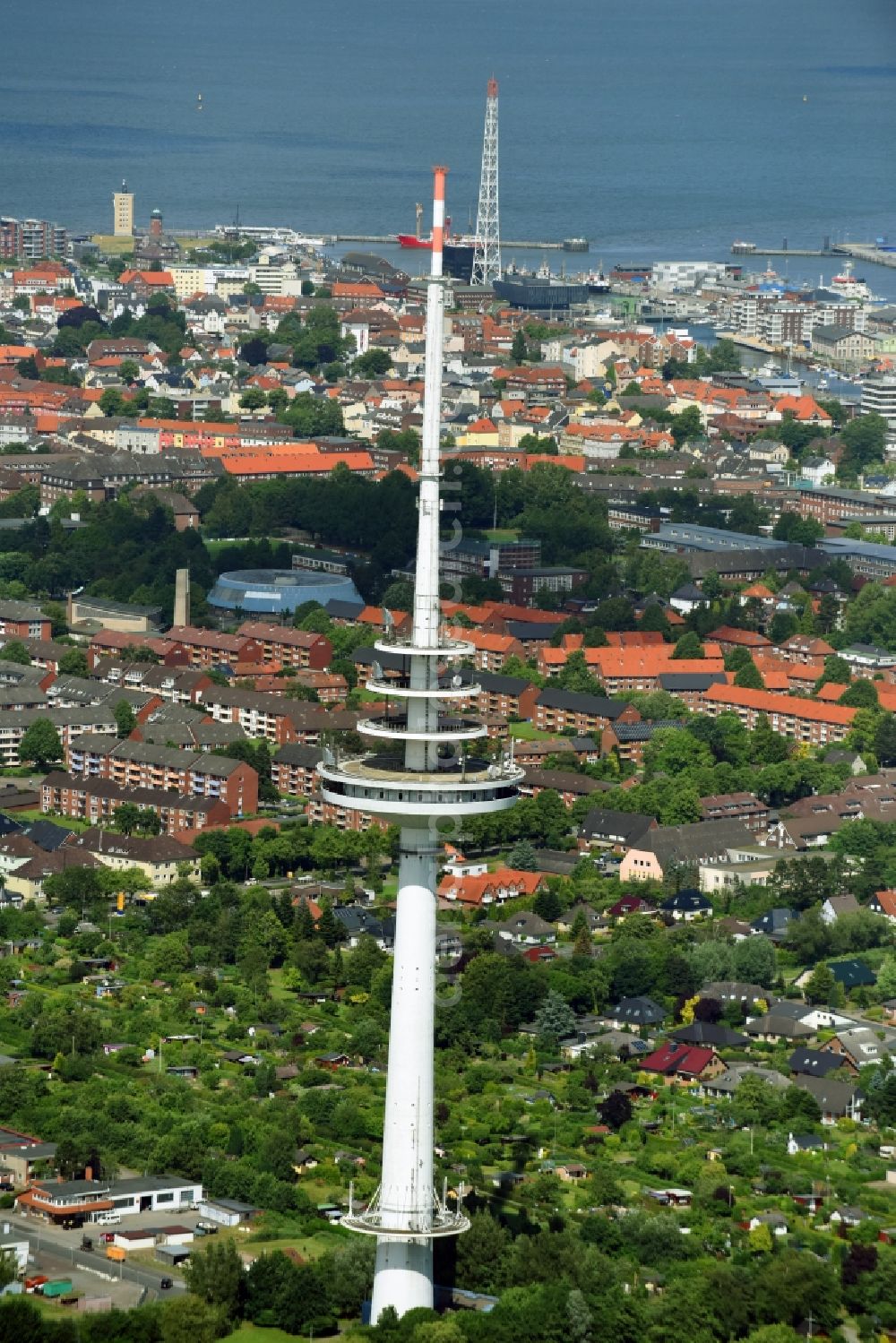 Aerial image Cuxhaven - Television Tower Friedrich-Clemens-Gerke-Turm in the district Sueder- und Westerwisch in Cuxhaven in the state Lower Saxony, Germany