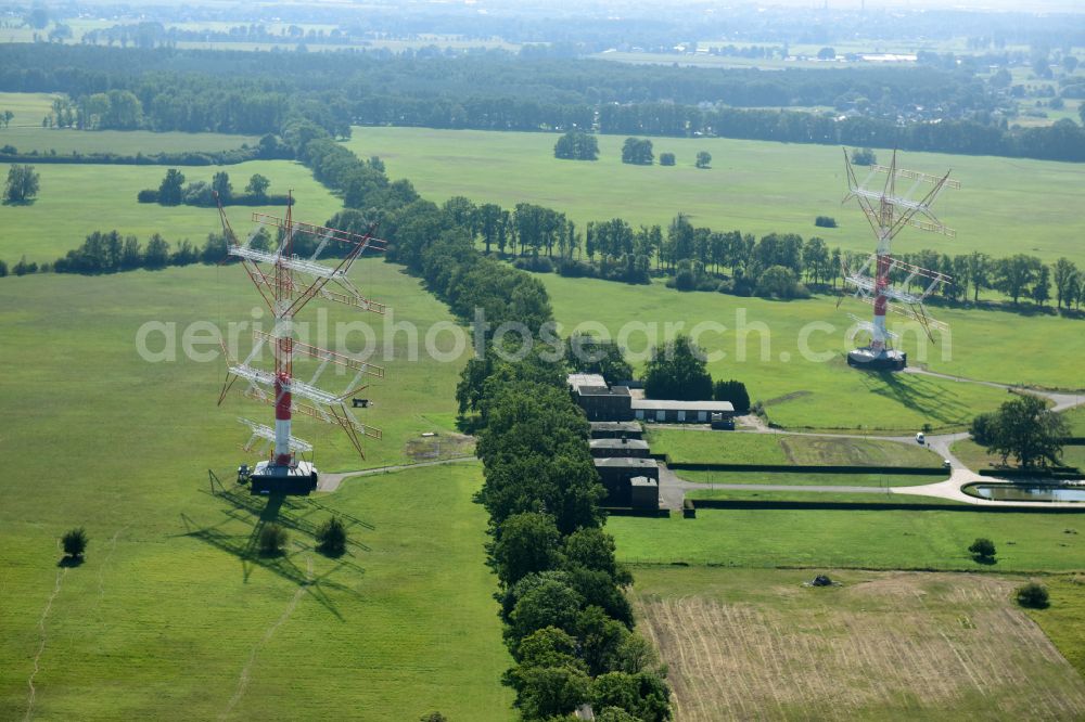 Weinberg from the bird's eye view: Steel mast transmission system Grossfunkstelle Nauen in the frequency range for KW LW UKW short wave - long wave - ultra short wave on street Dechtower Damm in Weinberg in the state Brandenburg, Germany