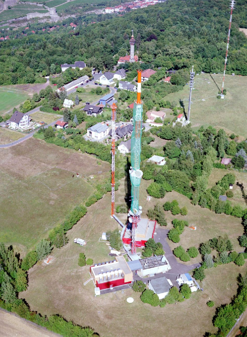 Aerial image Würzburg - Steel mast funkturm and transmission system as basic network transmitter Sendeturm Wuerzburg-Frankenwarte on street Spechtweg in the district Steinbachtal in Wuerzburg in the state Bavaria, Germany