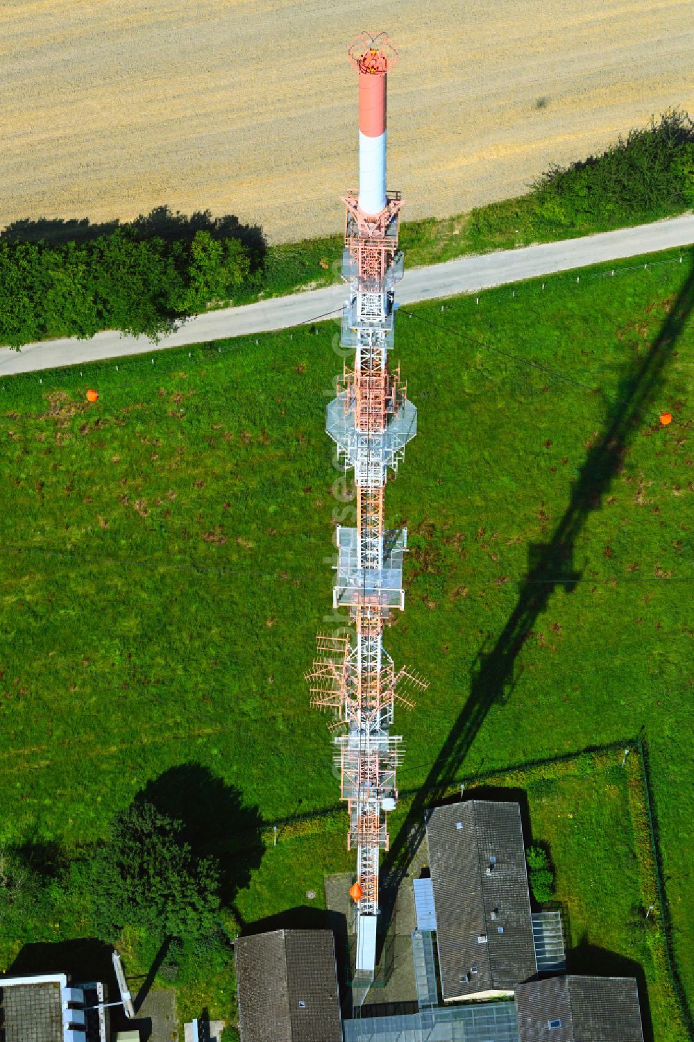 Nottuln from the bird's eye view: Steel mast funkturm and transmission system as basic network transmitter WDR-Sender Muenster/Baumberge on street Baumberg in the district Baumberg in Nottuln in the state North Rhine-Westphalia, Germany