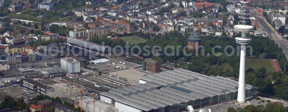 Aerial image Hamburg - Blick auf die Messehalle der Hamburg Messe. Auf dem Gelände der Hamburg Messe finden jährlich gut 20 Eigen- und Gastverantstaltungen statt, auf denen sich rund 12.000 Aussteller und etwa 900.000 Besucher aus aller Welt treffen. View of the exhibition hall of the Hamburg Messe. On the site of the Hamburg Fair are held annually over 20 equity fairs and external fairs where over 12,000 exhibitors and 900,000 visitors from around the world take part in.