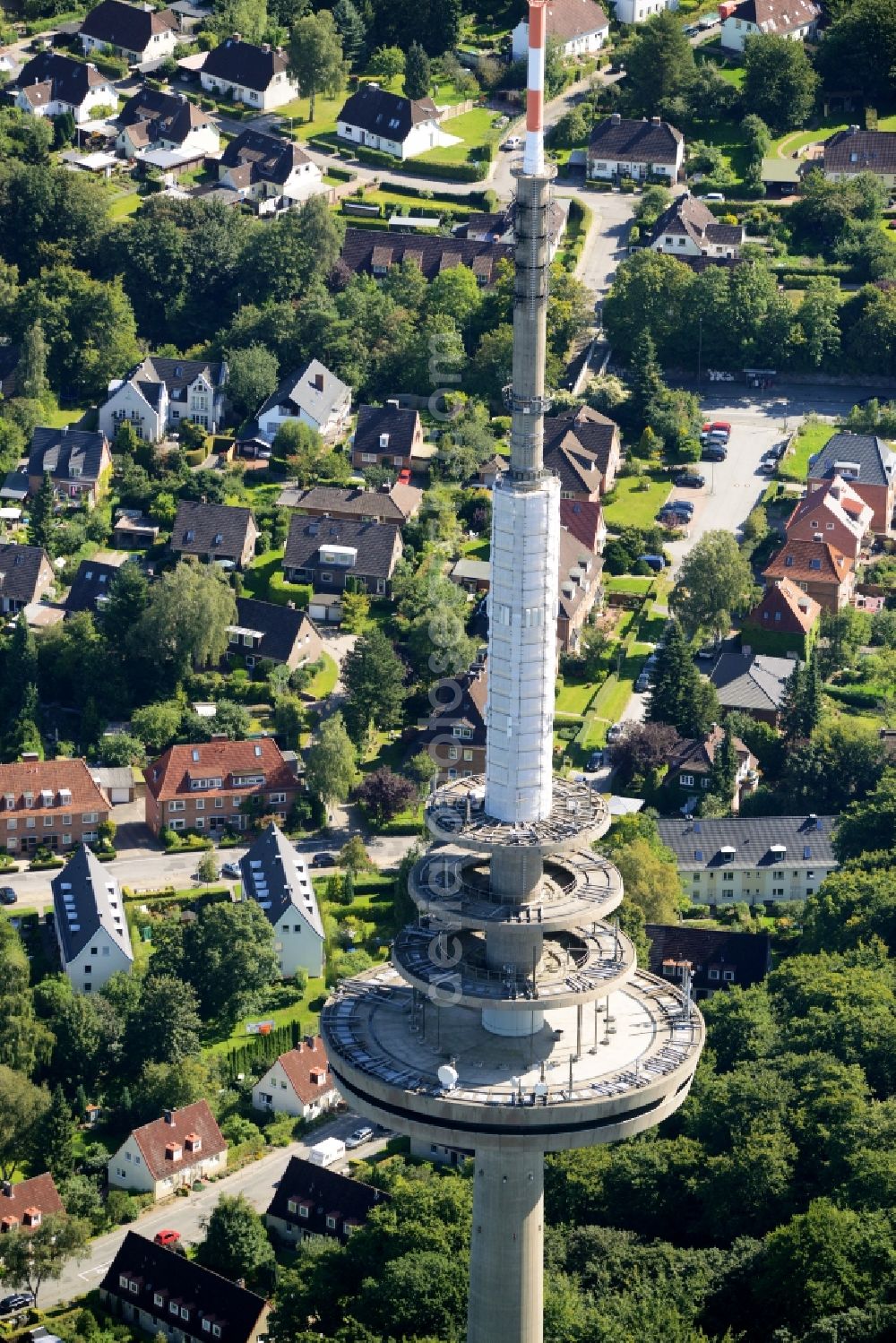 Aerial image Kiel - Radio tower in Vieburger woods in Kiel in Schleswig-Holstein. Currently, renovation work will take place through the Werner Diener GmbH & Co. Industrieanstrich KG