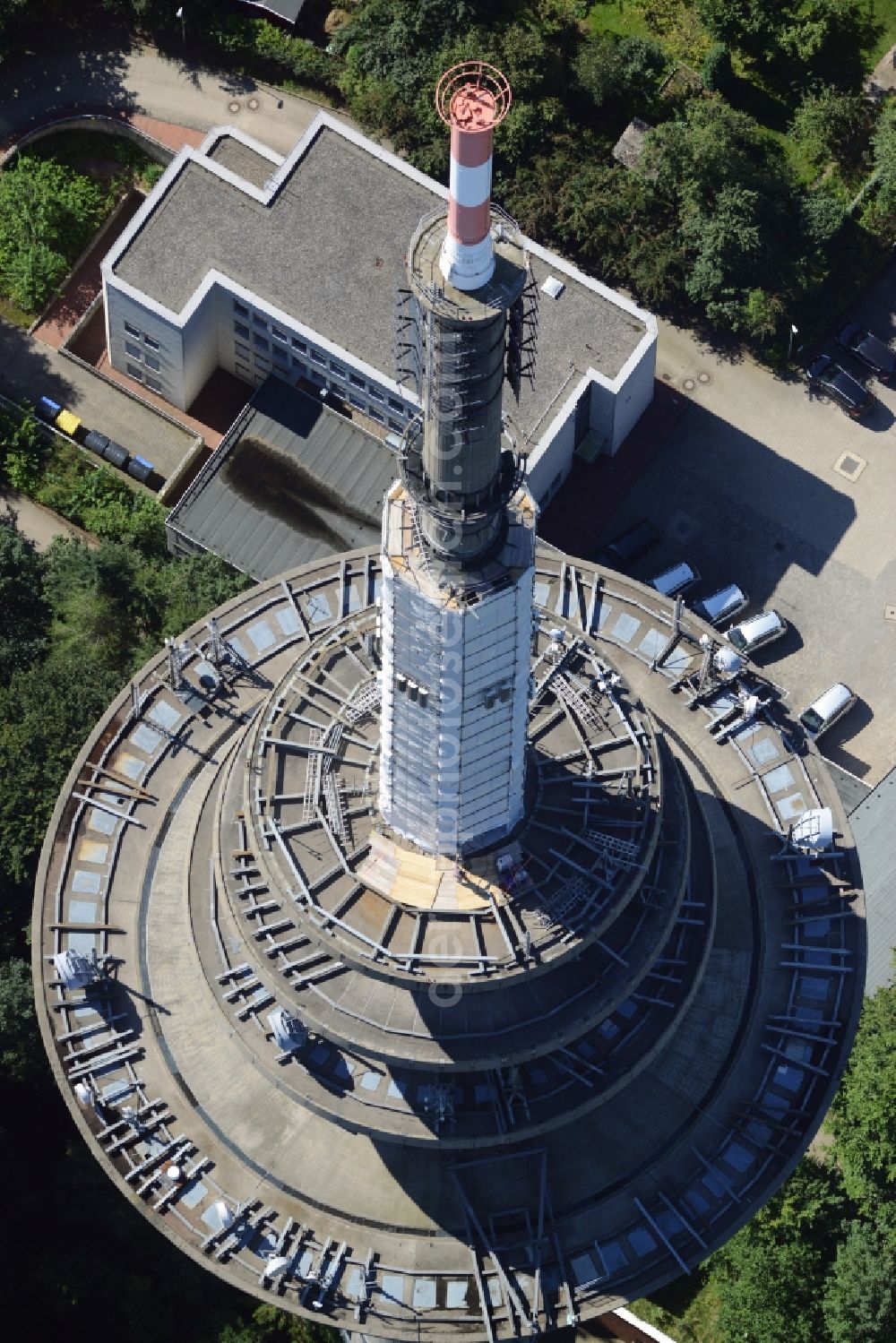 Kiel from the bird's eye view: Radio tower in Vieburger woods in Kiel in Schleswig-Holstein. Currently, renovation work will take place through the Werner Diener GmbH & Co. Industrieanstrich KG