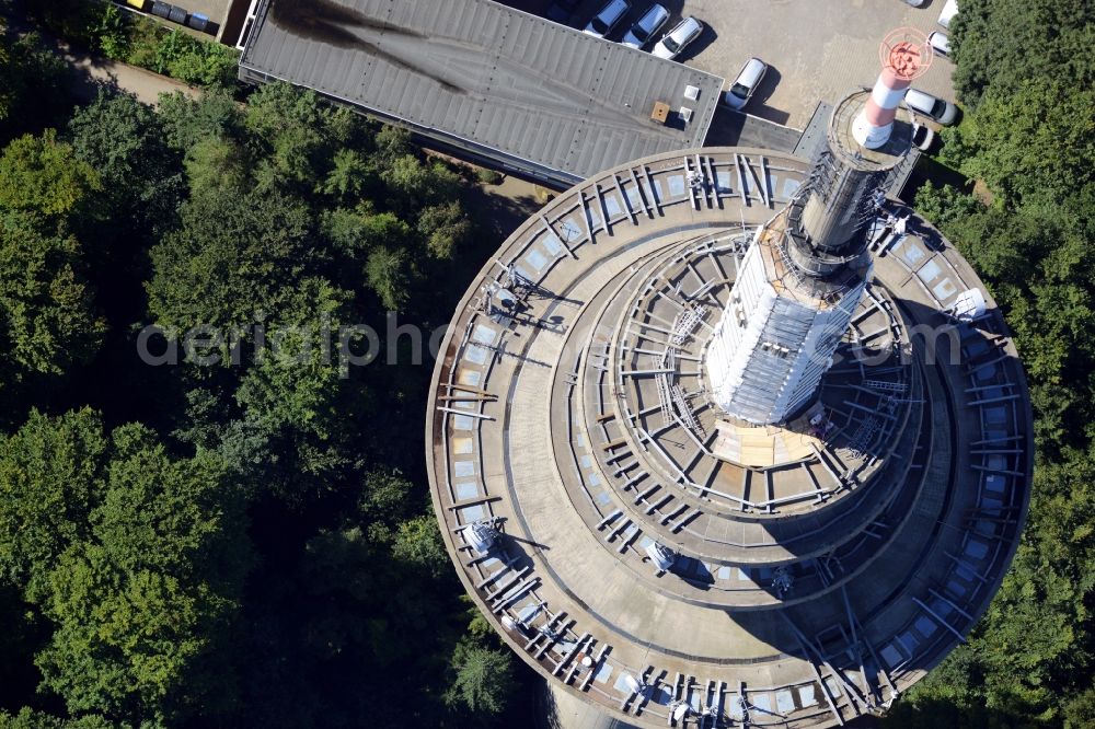 Aerial photograph Kiel - Radio tower in Vieburger woods in Kiel in Schleswig-Holstein. Currently, renovation work will take place through the Werner Diener GmbH & Co. Industrieanstrich KG