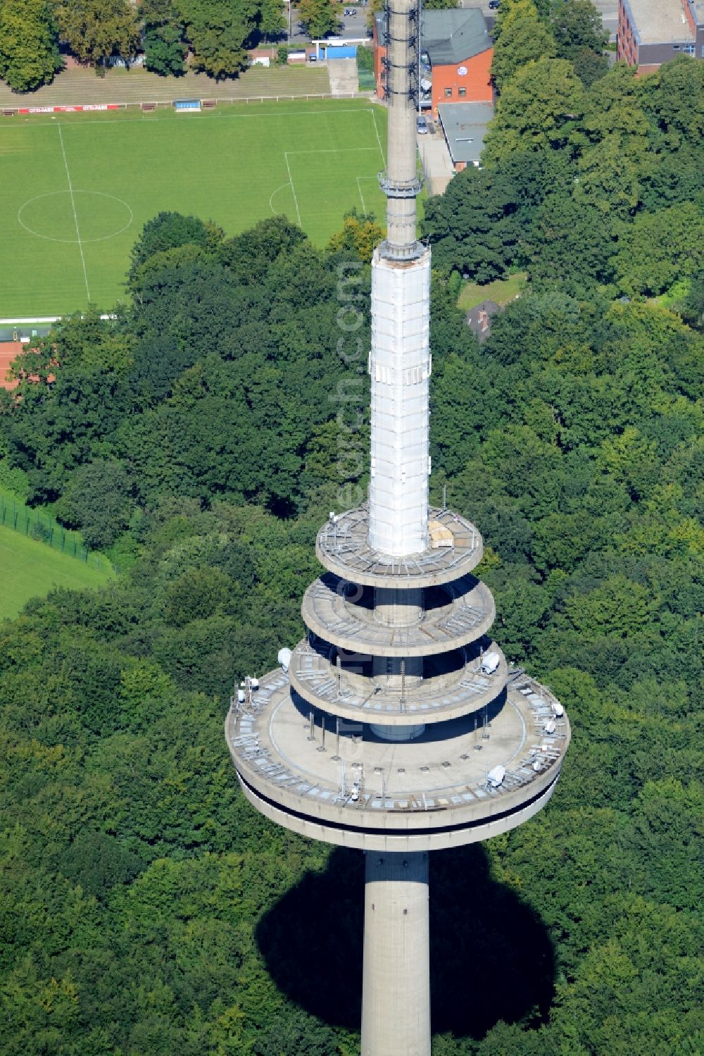 Aerial image Kiel - Radio tower in Vieburger woods in Kiel in Schleswig-Holstein. Currently, renovation work will take place through the Werner Diener GmbH & Co. Industrieanstrich KG