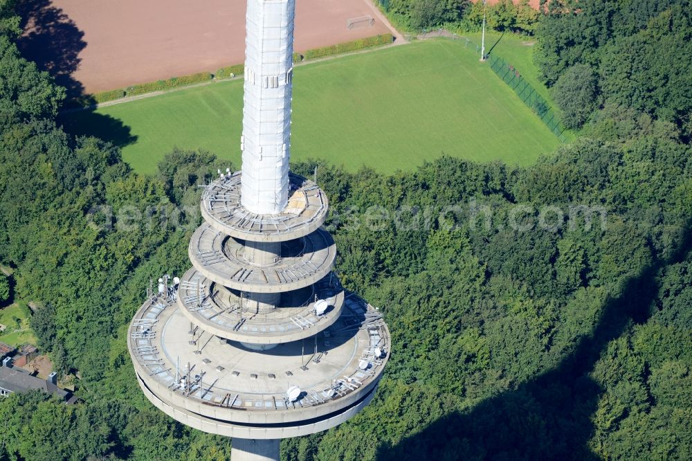 Aerial photograph Kiel - Radio tower in Vieburger woods in Kiel in Schleswig-Holstein. Currently, renovation work will take place through the Werner Diener GmbH & Co. Industrieanstrich KG