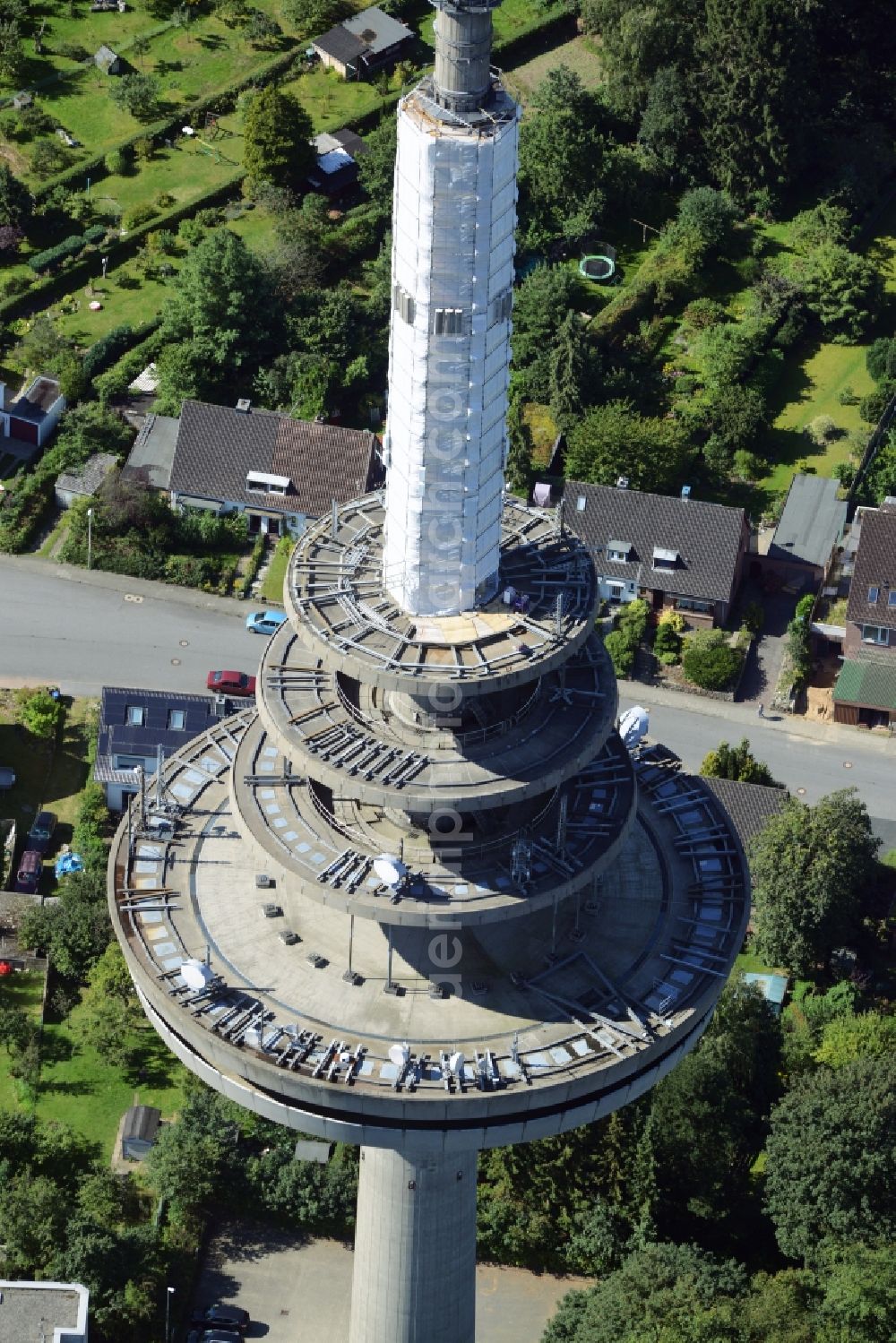 Kiel from the bird's eye view: Radio tower in Vieburger woods in Kiel in Schleswig-Holstein. Currently, renovation work will take place through the Werner Diener GmbH & Co. Industrieanstrich KG