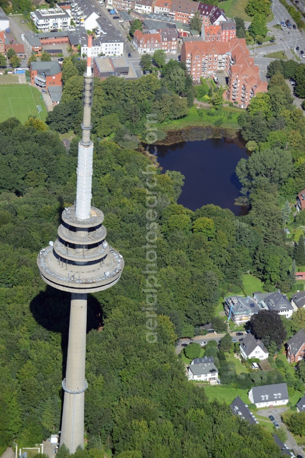 Aerial image Kiel - Radio tower in Vieburger woods in Kiel in Schleswig-Holstein. Currently, renovation work will take place through the Werner Diener GmbH & Co. Industrieanstrich KG