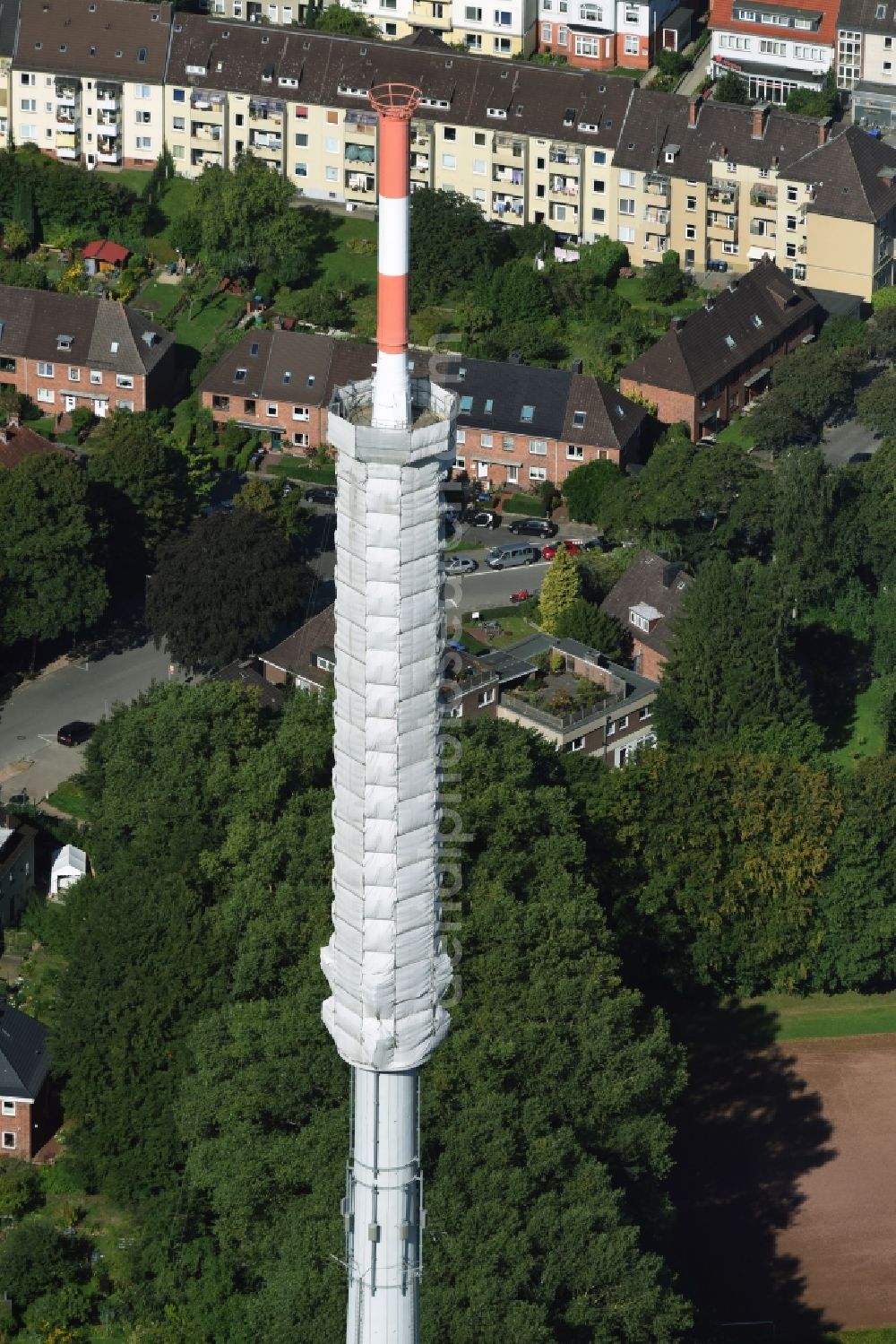 Aerial image Kiel - Radio tower in Vieburger woods in Kiel in Schleswig-Holstein. Currently, renovation work will take place through the Werner Diener GmbH & Co. Industrieanstrich KG