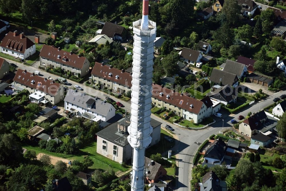 Aerial photograph Kiel - Radio tower in Vieburger woods in Kiel in Schleswig-Holstein. Currently, renovation work will take place through the Werner Diener GmbH & Co. Industrieanstrich KG