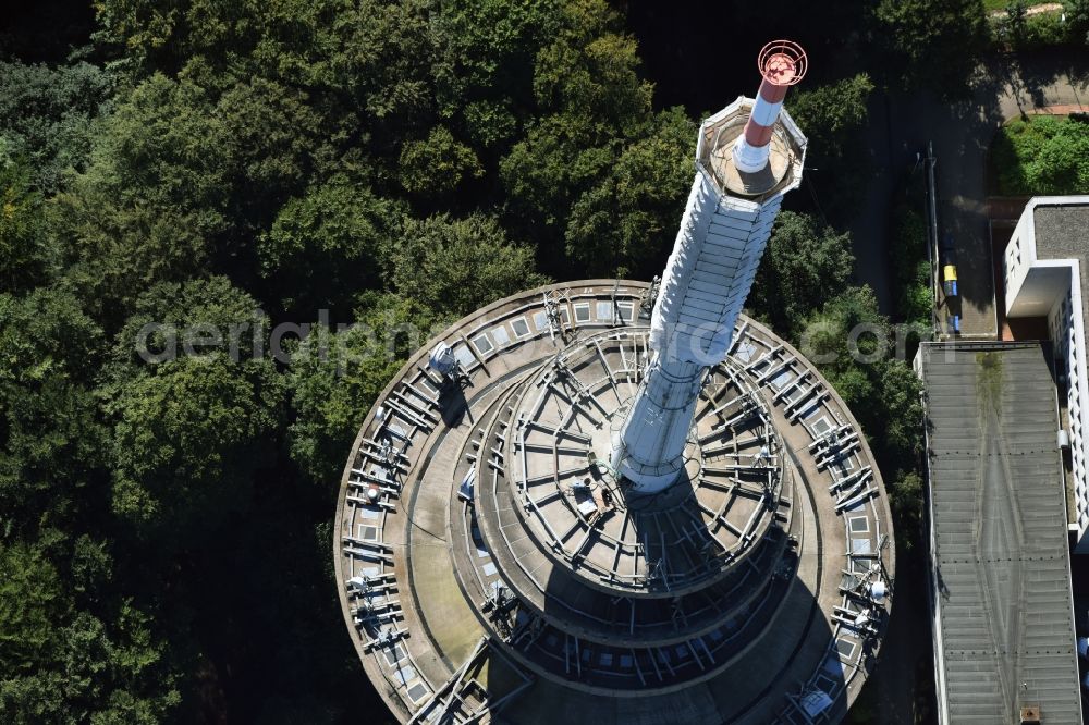 Aerial image Kiel - Radio tower in Vieburger woods in Kiel in Schleswig-Holstein. Currently, renovation work will take place through the Werner Diener GmbH & Co. Industrieanstrich KG