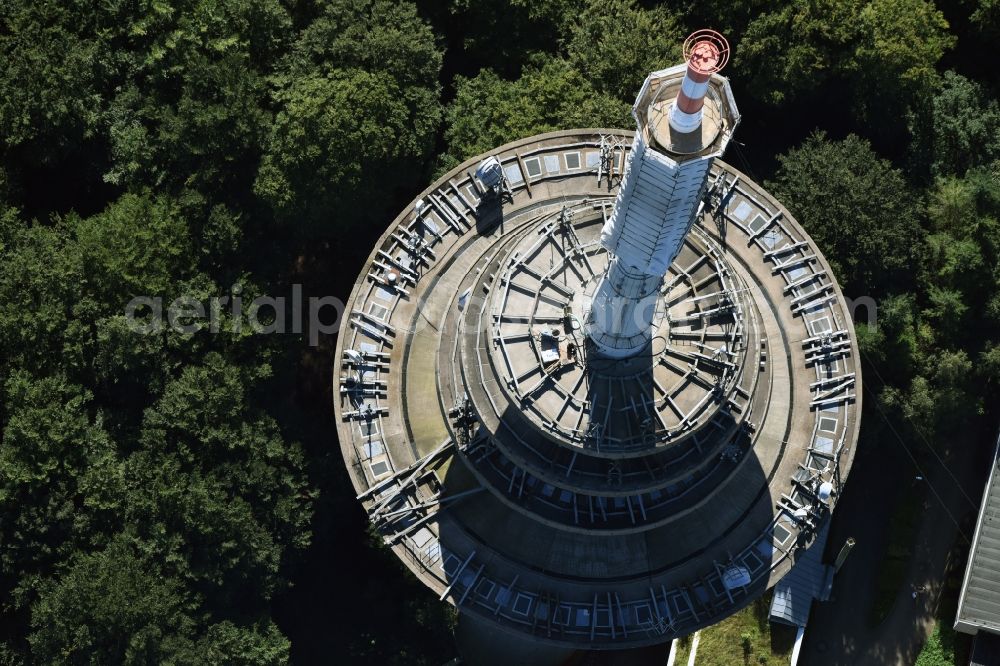 Aerial photograph Kiel - Radio tower in Vieburger woods in Kiel in Schleswig-Holstein. Currently, renovation work will take place through the Werner Diener GmbH & Co. Industrieanstrich KG