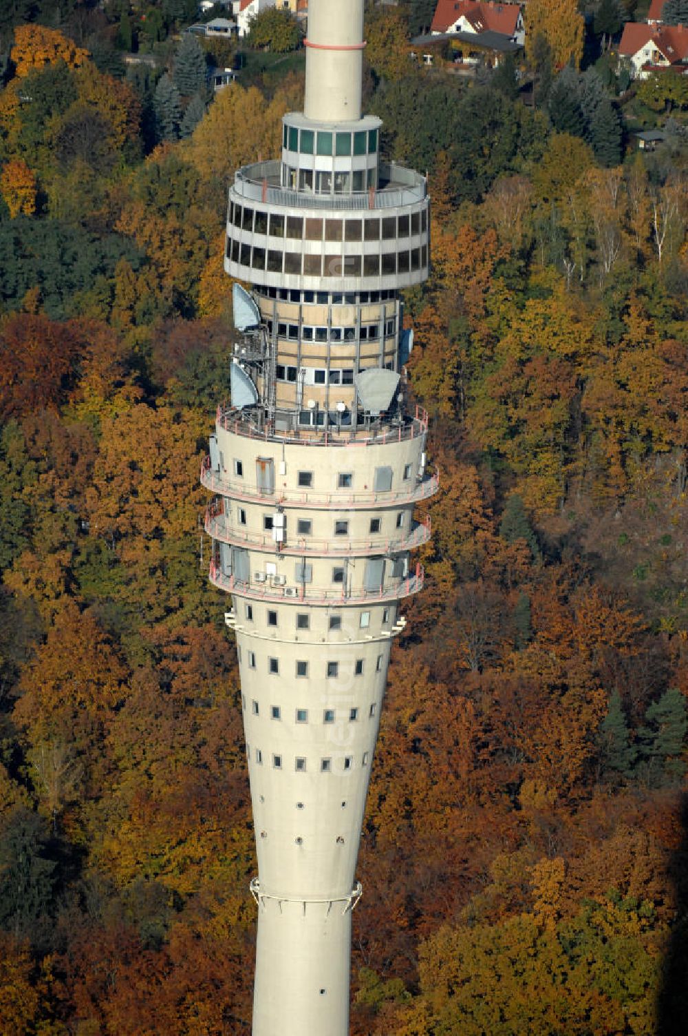 Aerial photograph Dresden - Blick auf den Fernsehturm / Funkturm / Sendeturm im Dresdner Stadtteil Wachwitz auf den Elbhängen. Erbaut wurde der 252 Meter hohe Turm von 1963 bis 1969 nach den Plänen der Architekten Kurt Nowotny, Herrmann Rühle und Johannes Braune. 1991 wurde der Fernsehturm durch die Deutsche Telekom renoviert. Bis 1991 war der Turm für die Öffentlichkeit zugänglich und Besucher konnten das Turmcafe über zwei Personenzüge erreichen, sowie den Turm als Aussichtsplattform nutzen. Heute ist der Turm nicht mehr geöffnet. Betreiber ist die DFMG Deutsche Funkturm GmbH in Dresden, eine Tochter der Deutschen Telekom. Kontakt: Bergstraße 56, 01069 Dresden, Tel. +49(0)351 64758-0,