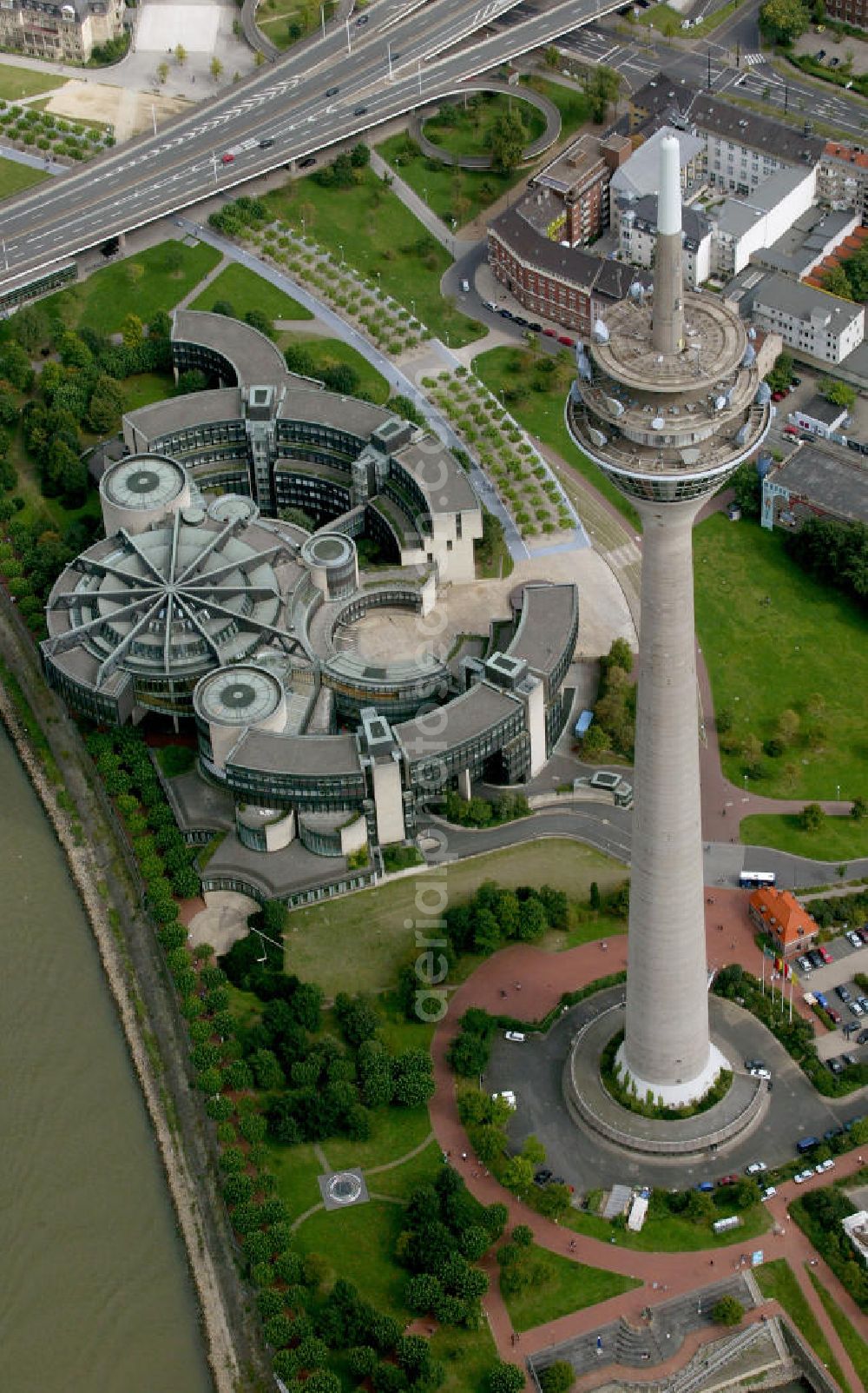 Düsseldorf from the bird's eye view: Blick auf den Fernsehturm von Düsseldorf.