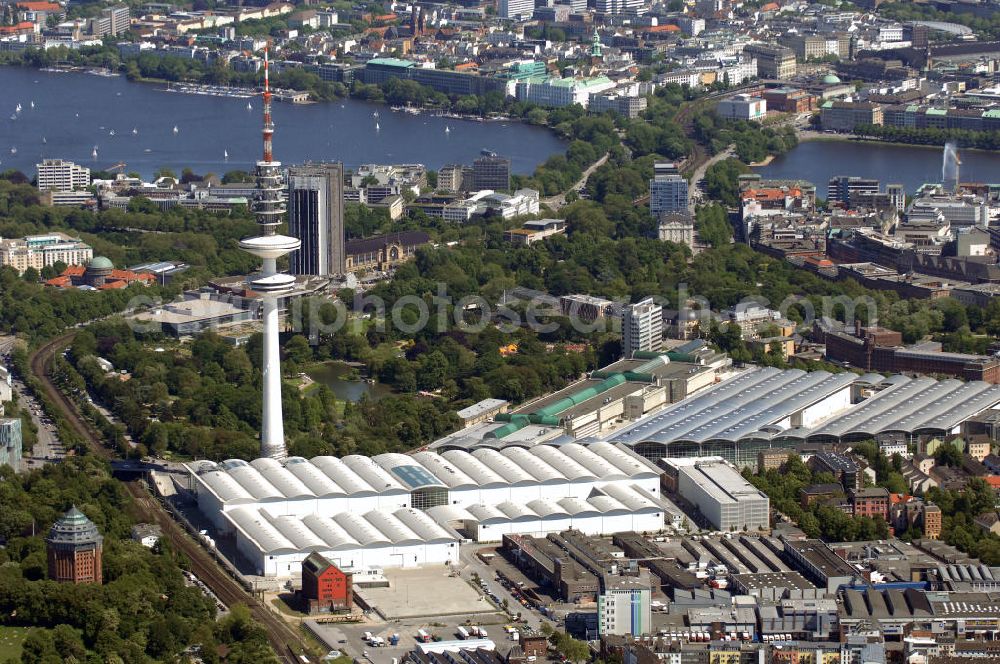 Aerial photograph Hamburg - Blick auf den Fernsehturm Hamburg am Messe-Gelände im Stadtteil St. Pauli. Im Hintergrund die Außenalster. Der 279 Meter hohe Heinrich-Hertz-Turm wurde von 1965 bis 1968 errichtet. Umgangssprachlich wird er in Anlehnung an den Michel der Michaeliskirche Tele-Michel genannt. Seit 2001 ist der Turm aus brandschutzrechtlichen Gründen für die Öffentlichkeit unzugänglich. Adresse: Lagerstraße 2-8, 20357 Hamburg