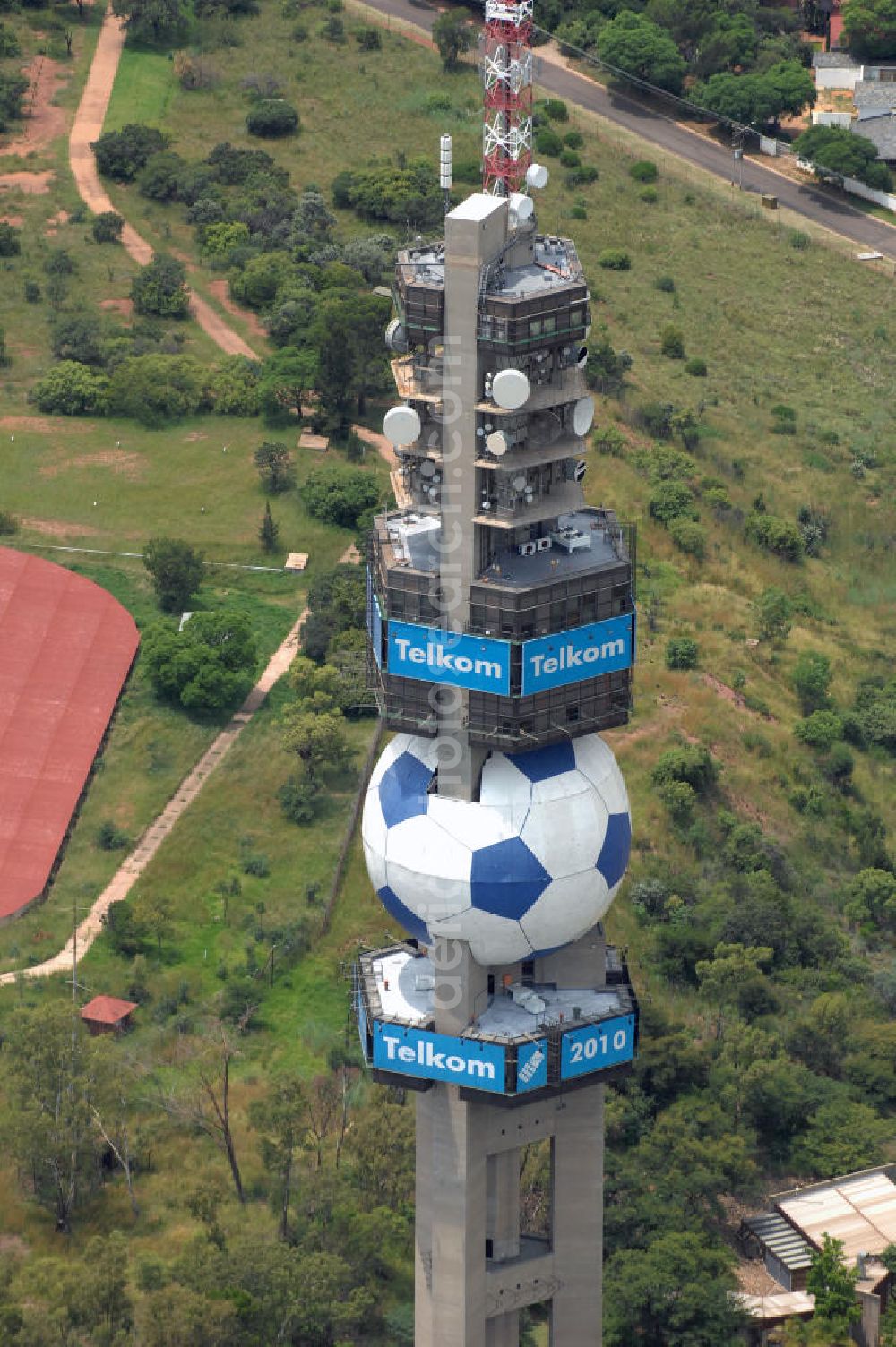 Aerial image Pretoria - Blick auf den Fernsehturm John Vorster Tower in der Hauptstadt von Südafrika in der Provinz Gauteng, einem Austragungsort der Fußball- Weltmeisterschaft 2010. View of the John Vorster Tower, 198 meters high television tower in the capital of South Africa, promotion for the 2010 FIFA World Cup.