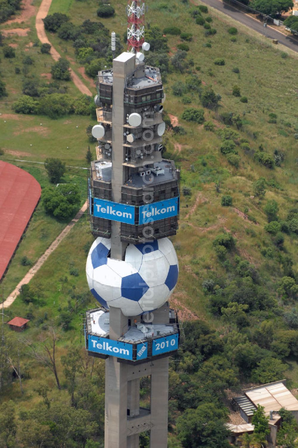 Aerial photograph Pretoria - Blick auf den Fernsehturm John Vorster Tower in der Hauptstadt von Südafrika in der Provinz Gauteng, einem Austragungsort der Fußball- Weltmeisterschaft 2010. View of the John Vorster Tower, 198 meters high television tower in the capital of South Africa, promotion for the 2010 FIFA World Cup.