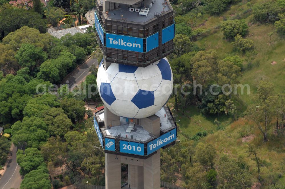 Aerial photograph Pretoria - Blick auf den Fernsehturm John Vorster Tower in der Hauptstadt von Südafrika in der Provinz Gauteng, einem Austragungsort der Fußball- Weltmeisterschaft 2010. View of the John Vorster Tower, 198 meters high television tower in the capital of South Africa, promotion for the 2010 FIFA World Cup.