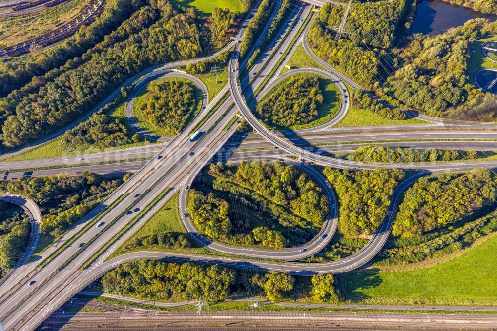 Dortmund from the bird's eye view: Routing and traffic lanes during the exit federal highway B236 in the district Alt-Scharnhorst in Dortmund in the state North Rhine-Westphalia, Germany