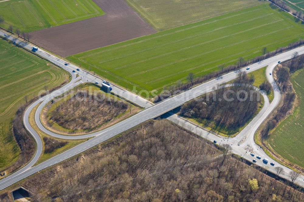 Aerial photograph Soest - Routing and traffic lanes during the exit federal highway B475 - B229 in Soest in the state North Rhine-Westphalia, Germany