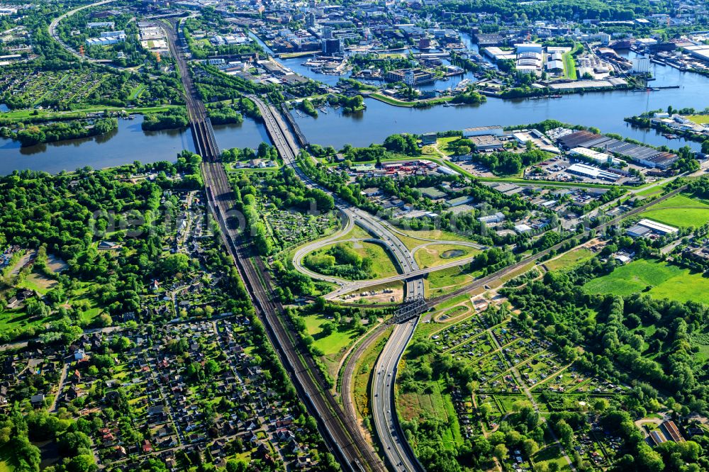 Aerial photograph Hamburg - Routing and traffic lanes during the exit federal highway B Wilhelmsburg Sued on street Kornweide in Hamburg, Germany