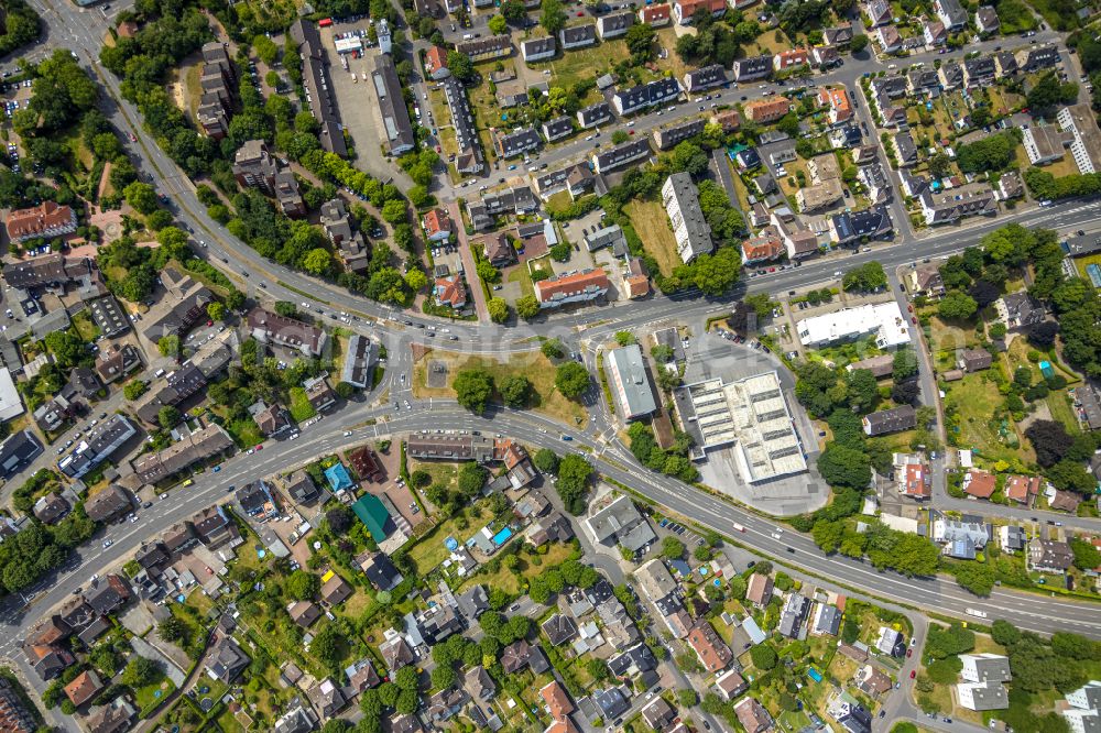 Aerial image Castrop-Rauxel - Routing and lanes along the trunk road - federal motorway B 235 on Engelsburgplatz in Castrop-Rauxel at Ruhrgebiet in the state North Rhine-Westphalia, Germany