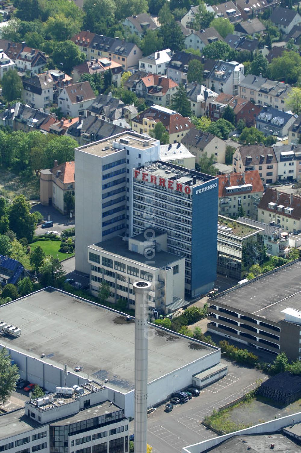 Frankfurt am Main from above - Blick auf das FERRERO - Werksgelände und die Deutschland- Zentrale der am Hainer Weg 120 in 60599 Frankfurt - Sachsenhausen. View of the FERRERO - plant site and the headquarters of Germany on the Hainer Weg 120 in 60599 Frankfurt .