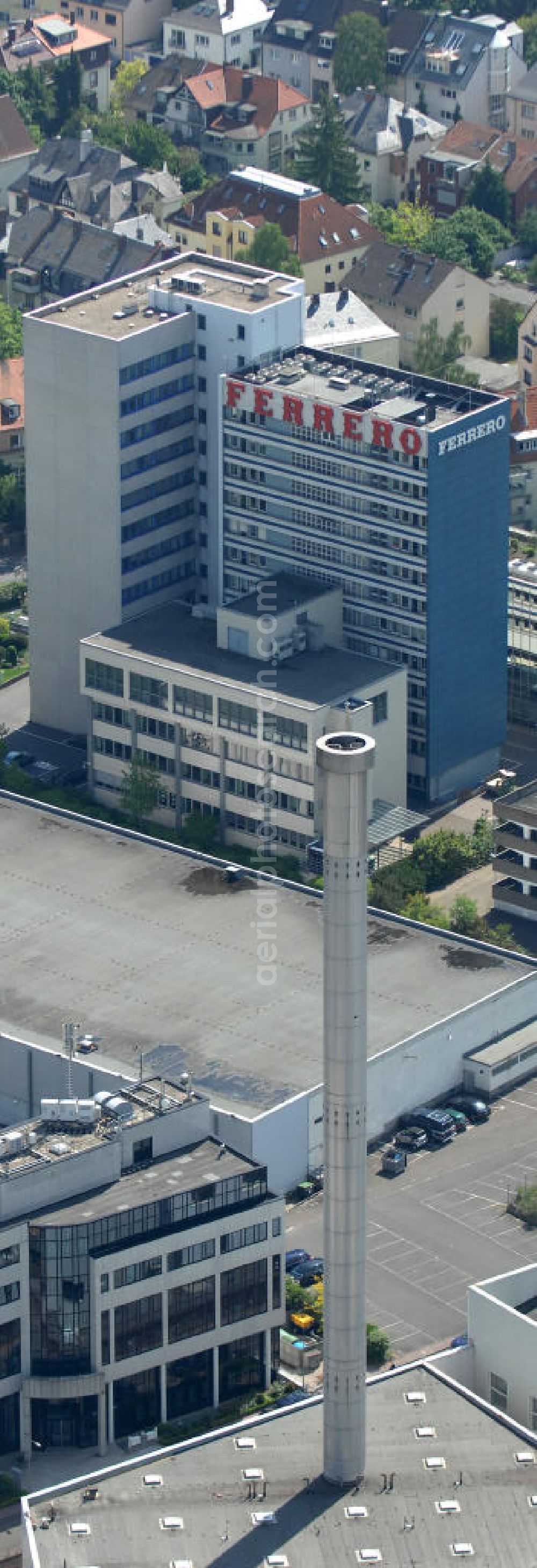 Frankfurt am Main from above - Blick auf das FERRERO - Werksgelände und die Deutschland- Zentrale der am Hainer Weg 120 in 60599 Frankfurt - Sachsenhausen. View of the FERRERO - plant site and the headquarters of Germany on the Hainer Weg 120 in 60599 Frankfurt .