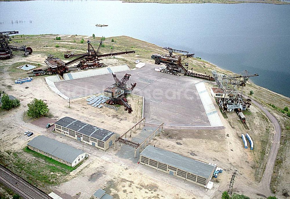 Gräfenhainichen / Sachsen-Anhalt from above - 03.09.03 Fünf Tagebaugroßgeräte im ehemaligen Tagebau Golpa-Nord bilden das Herzstück von Ferropolis. Sie erinnern an eine untergegangene Bergbau-und Industrieepoche, an 150 Jahre Braunkohleförderung in Mitteldeutschland. Zugleich steht die Stadt aus Eisen aber auch für einen Neubeginn im Umgang mit Natur und Landschaft. Ferropolis GmbH,Ferropolisstrasse 1, 06773 Gräfenhainichen,Tel: (03 49 53) 35 120,Tel: (03 49 53) 35 125,Fax: (03 49 53) 35 123,Email: event@ferropolis.de