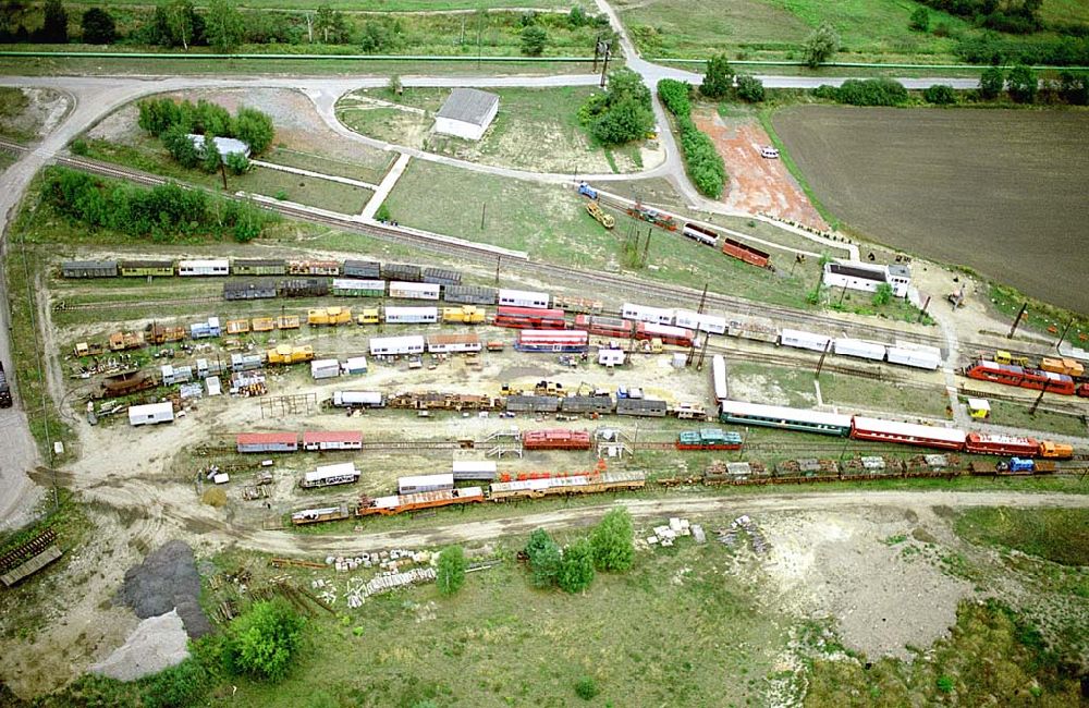 Aerial image Graifenhainichen / Sachsen Anhalt - 03.09.03 Fünf Tagebaugroßgeräte im ehemaligen Tagebau Golpa-Nord bilden das Herzstück von Ferropolis. Sie erinnern an eine untergegangene Bergbau-und Industrieepoche, an 150 Jahre Braunkohleförderung in Mitteldeutschland. Zugleich steht die Stadt aus Eisen aber auch für einen Neubeginn im Umgang mit Natur und Landschaft. Ferropolis GmbH,Ferropolisstrasse 1, 06773 Gräfenhainichen,Tel: (03 49 53) 35 120,Tel: (03 49 53) 35 125,Fax: (03 49 53) 35 123,Email: event@ferropolis.de