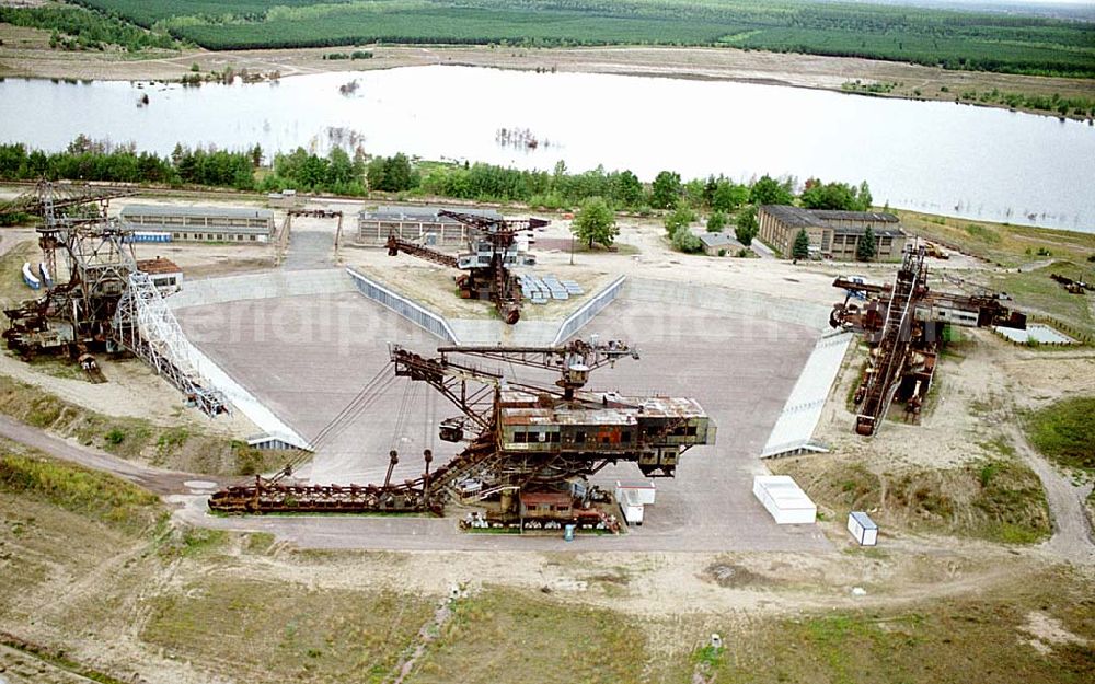 Aerial photograph Gräfenhainichen / Sachsen-Anhalt - 03.09.03 Fünf Tagebaugroßgeräte im ehemaligen Tagebau Golpa-Nord bilden das Herzstück von Ferropolis. Sie erinnern an eine untergegangene Bergbau-und Industrieepoche, an 150 Jahre Braunkohleförderung in Mitteldeutschland. Zugleich steht die Stadt aus Eisen aber auch für einen Neubeginn im Umgang mit Natur und Landschaft. Ferropolis GmbH,Ferropolisstrasse 1, 06773 Gräfenhainichen,Tel: (03 49 53) 35 120,Tel: (03 49 53) 35 125,Fax: (03 49 53) 35 123,Email: event@ferropolis.de