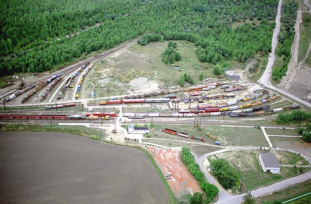 Graifenhainichen / Sachsen Anhalt from the bird's eye view: 03.09.03 Fünf Tagebaugroßgeräte im ehemaligen Tagebau Golpa-Nord bilden das Herzstück von Ferropolis. Sie erinnern an eine untergegangene Bergbau-und Industrieepoche, an 150 Jahre Braunkohleförderung in Mitteldeutschland. Zugleich steht die Stadt aus Eisen aber auch für einen Neubeginn im Umgang mit Natur und Landschaft. Ferropolis GmbH,Ferropolisstrasse 1, 06773 Gräfenhainichen,Tel: (03 49 53) 35 120,Tel: (03 49 53) 35 125,Fax: (03 49 53) 35 123,Email: event@ferropolis.de