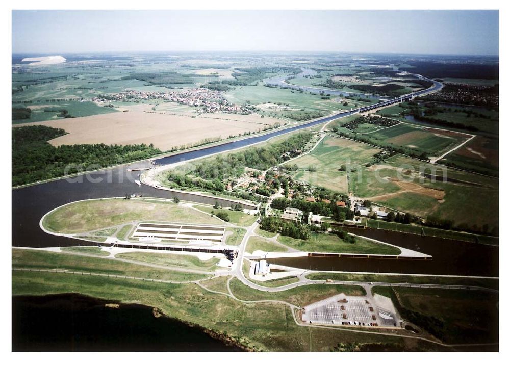 Rothensee / Sachsen - Anhalt from above - Fertig ausgebaute Schleuse Rotensee zwischen Mittellandkanal und Elbe - Havel Kanal am Wasserstraßenkreuz Magdeburg. Ein Projekt des Wasserstraßen-Neubauamt Magdeburg Kleiner Werder 5c 39114 MAGDEBURG Tel.: 0391-5352168