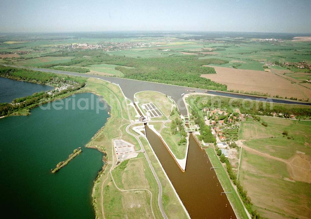 Aerial photograph Rothensee / Sachsen - Anhalt - Fertig ausgebaute Schleuse Rotensee zwischen Mittellandkanal und Elbe - Havel Kanal am Wasserstraßenkreuz Magdeburg. Ein Projekt des Wasserstraßen-Neubauamt Magdeburg Kleiner Werder 5c 39114 MAGDEBURG Tel.: 0391-5352168